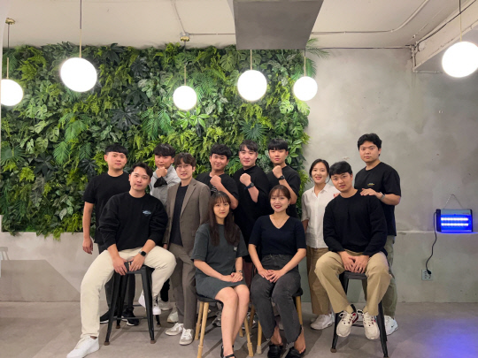 잡쇼퍼 직원들이 포즈를 취하고 있다. 잡쇼퍼 제공